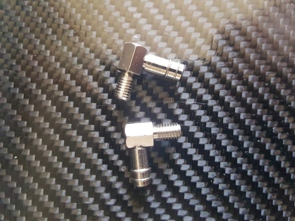 Raccord durite 90°  M5