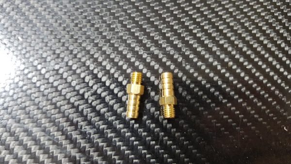 Raccord durite M 5 cuivre l 18mm