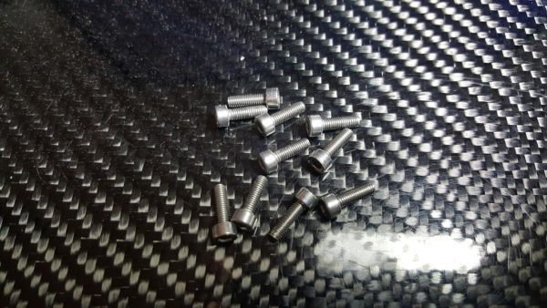 Vis 6 pans cylindrique-inox A2-M3-8mm
