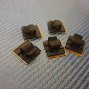 Embase autocollante pour câble